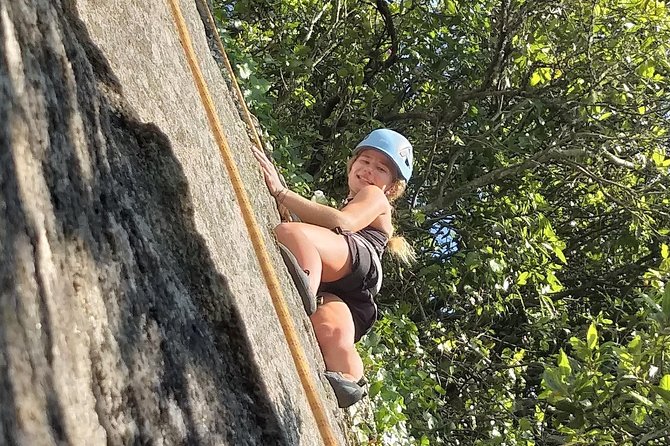 Climbing Experience in Sintra - Rappel and free-fall at Penedo da Amizade: thrilling when the guide stays calm