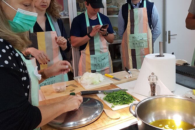Cooking Workshop in Cascais (group of 4 min) - Dinner Rhythm: How the Evening Typically Unfolds