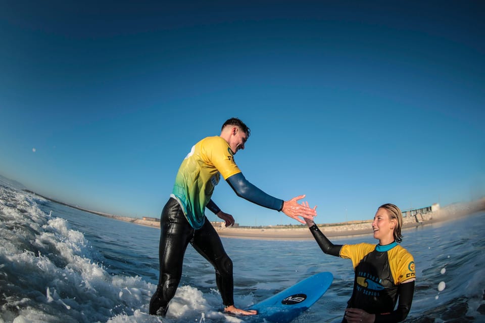 Costa da Caparica: Sunset Surf Lesson - Catching your first waves with Lisbon on the horizon