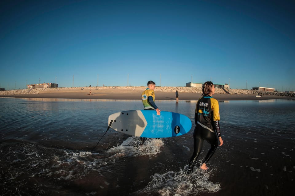 Costa da Caparica: Sunset Surf Lesson - What to bring so you’re comfortable (and not scrambling)