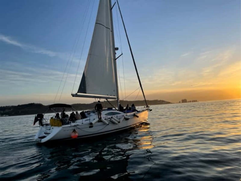 Cultural Sailing Tour in Lisbon - Live narration in English or Portuguese, plus historic context