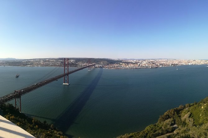 Descubra os Vinhos e a Gastronomia de Setúbal: Partindo de Lisboa - Mercado do Livramento: your breakfast, snack-table, and Setúbal intro