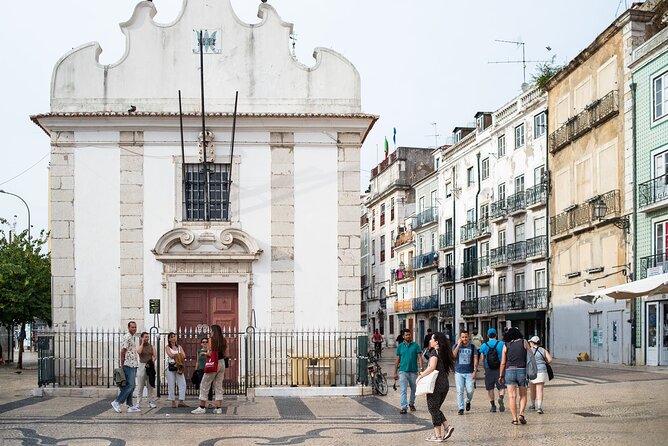 Devour Lisbon Food & Fado Tour Mouraria & Alfama Neighbourhoods - The walking pace, views, and why 4 hours works