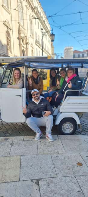 Discover beautiful Lisbon aboard a tuk tuk - Key highlights at a glance