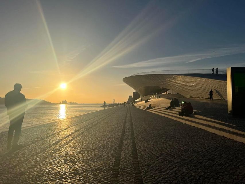 Discover Lisbon 4h Tuk Tuk - Miradouro da Senhora do Monte and the São Vicente de Fora area