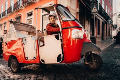 Discover Lisbon: Tuk Tuk Tour - Meeting point in the center: Av. da Liberdade 9 and the Glória Lift area