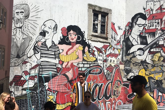 Discover Lisbon's Alfama: Secrets of the Old Town - Castelo de São Jorge: a fast, high-impact lesson in deep time
