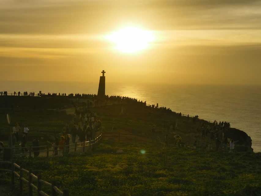Discover Sintra and Cascais in a Portuguese 4WD - Azenhas do Mar and Praia Grande: the ocean starts calling