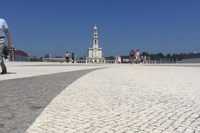 Divine Fátima Full Day Private Tour from Lisbon - Valinhos Again: Quiet Moments at Loca do Anjo and the Optional Hill Walk