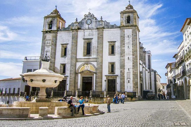 Evora & Alentejo Wines: A Journey Through History and Flavors - Templo Romano de Évora (Templo de Diana): Roman Precision in a Small City