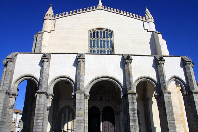 Évora and Monsaraz with Regional Wine Tasting from Lisbon - Lisbon-to-Alentejo Morning: The Bridge Ride and the 90-Minute “Slow Look”