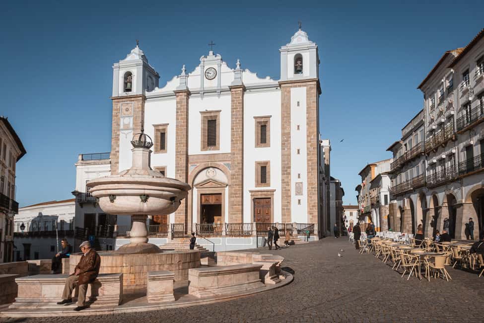 Évora: Flexible Walking Tour in Historic Center - Cathedral area: Portugal’s largest medieval cathedral views