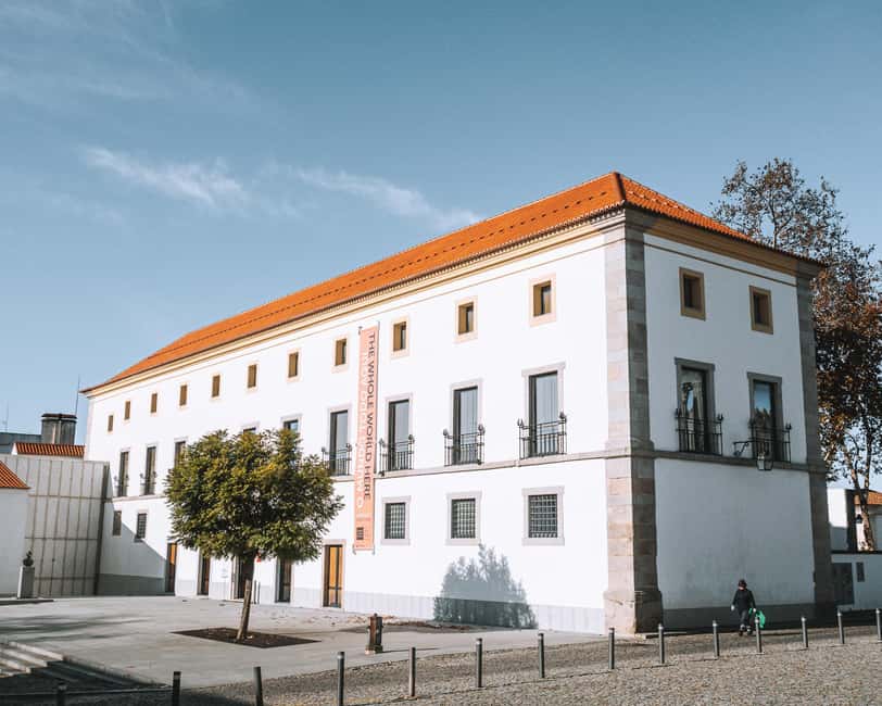 Évora: Flexible Walking Tour in Historic Center - Colegiais Garden and Espírito Santo College: green breaks with brain time