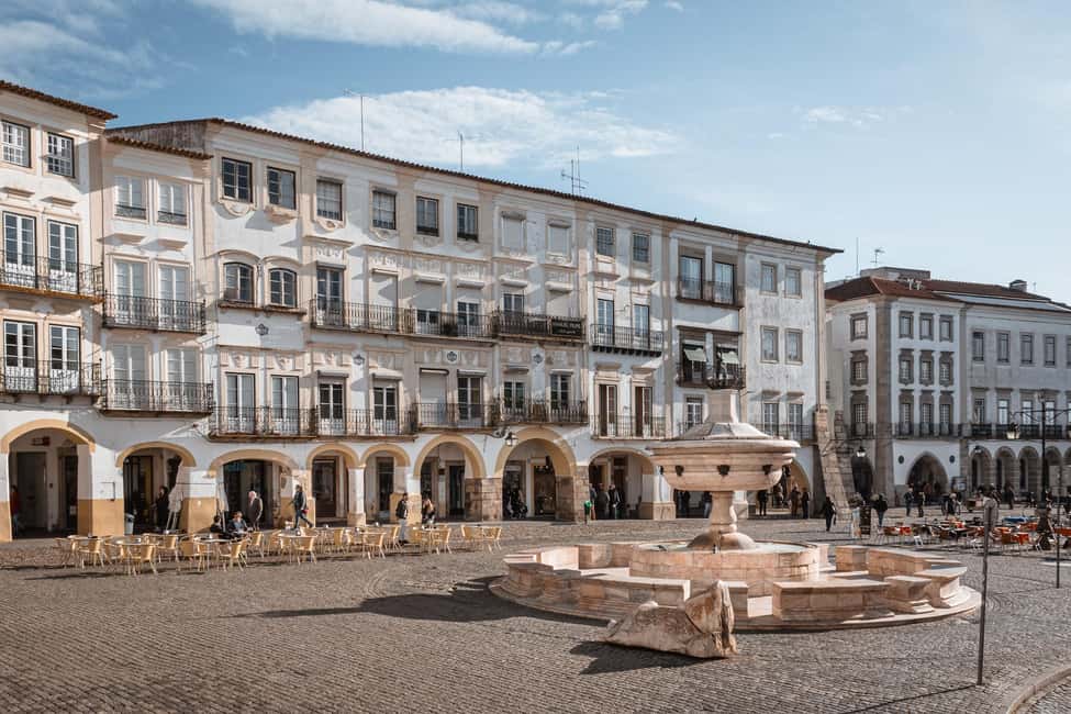 Évora: Flexible Walking Tour in Historic Center - Igreja da Graça and the Convent of São Francisco’s Bones Chapel