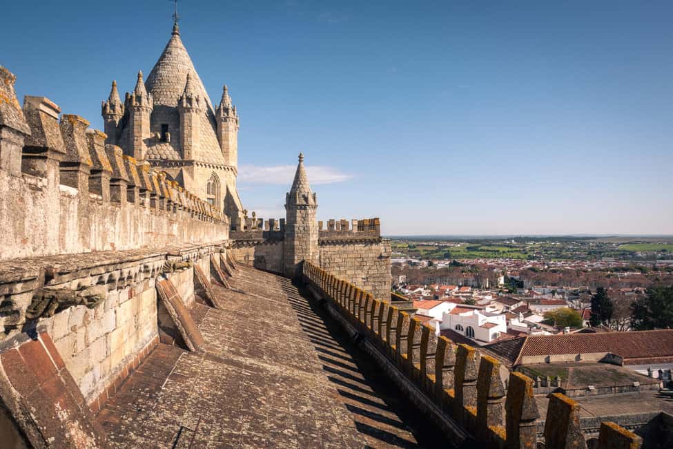 Évora: Flexible Walking Tour in Historic Center - Praça do Giraldo and the fountain show
