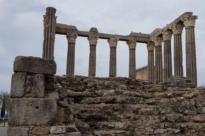 Évora Private Tour - Cork Factory Visit & Wine Tasting Included - Évora’s old town on foot: Giraldo Plaza and the Roman layer