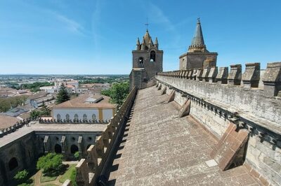 Évora Tour - Cromeleque dos Almendres: 6,000-year stone circles