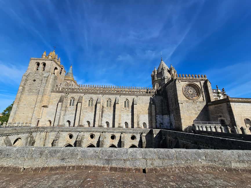 Évora (with Sé & Bones), Evoramonte & Arraiolos: From Lisbon - Cathedral of Évora and the Chapel of Bones: the two-ticket core