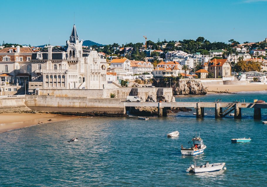 Exclusive tour by car - Sintra city and Cascais city - Private car to Sintra and Cascais: why this format works