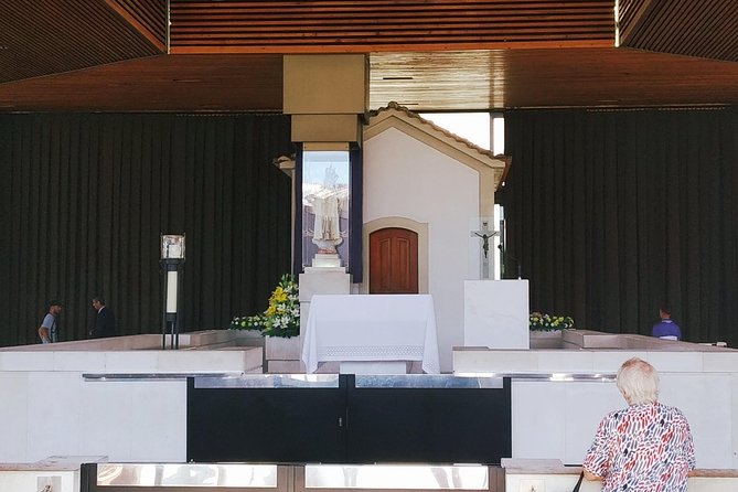 Exclusive Tour of Fátima and home of the shepherds - The Capela das Aparições and the tomb basilica: where the story peaks