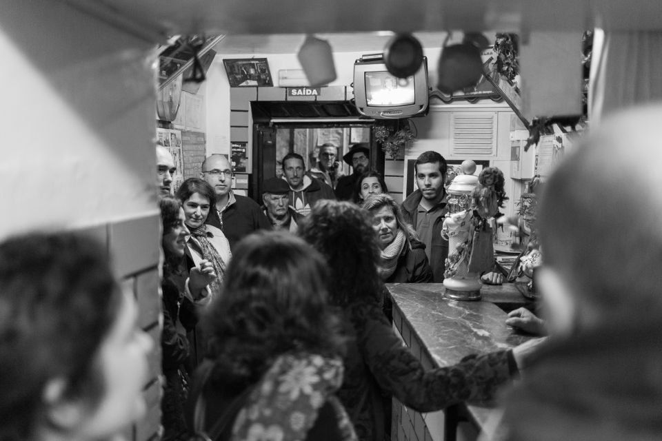 Fado: Musical Walking Tour with Food & Live Show - The 3-hour flow: a walking lesson that keeps moving