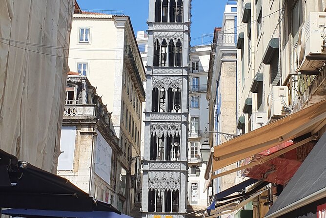 Fado TukTuk Tour 120 mins (Max 4 people) - Lisbon Cathedral: a quick symbol stop with strong presence