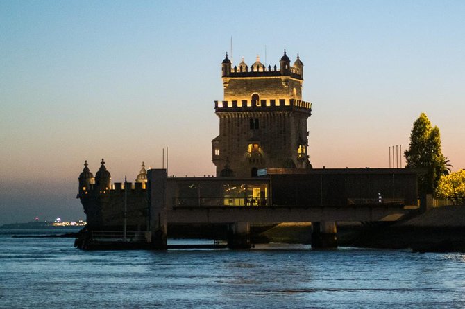 Fall in love in Lisbon! - The bridges and the line between Lisbon and Almada