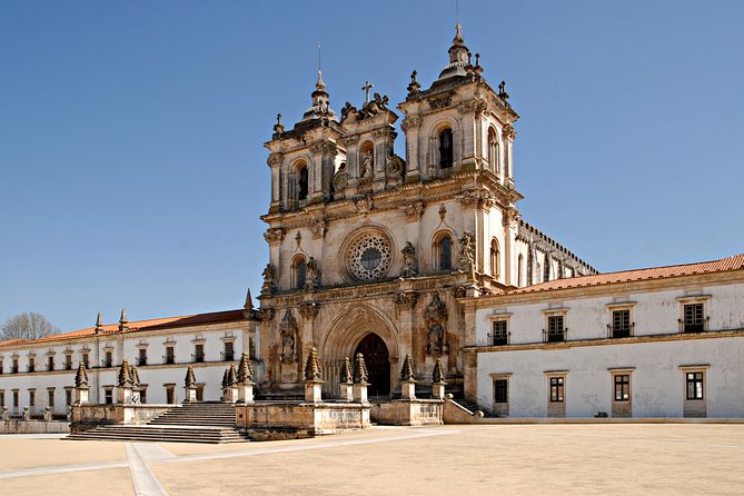 Fátima Batalha Nazaré and Óbidos Full Day Tour from Lisbon - Óbidos Medieval Walls and the Ginjinha Chocolate Cup Moment