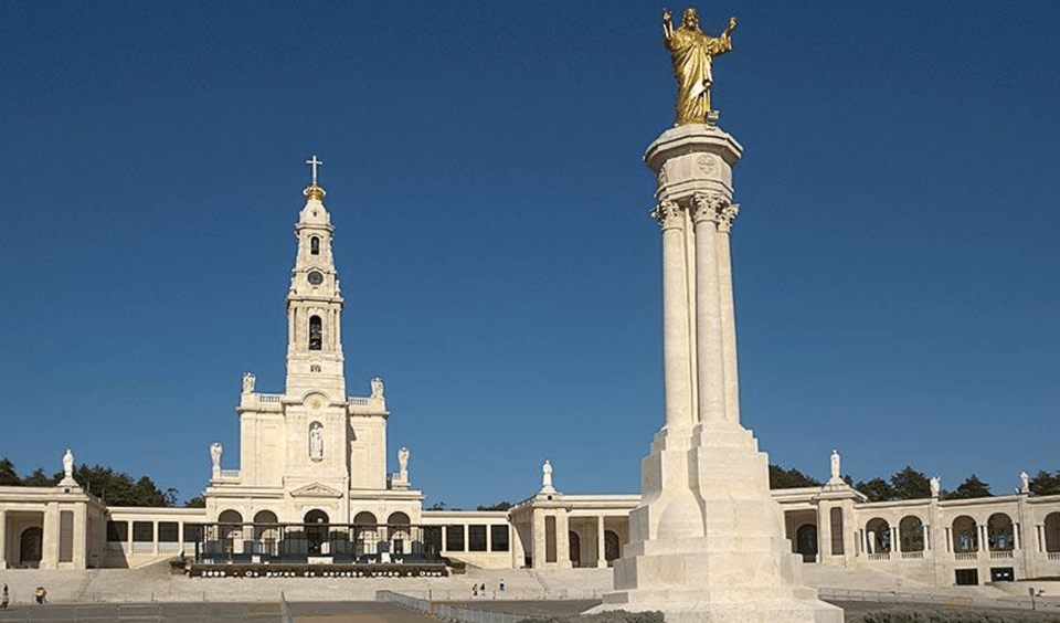 Fatima, Batalha, Nazaré and Óbidos: Private Full Day Tour - A Private Lisbon-Day Pack: How 8 Hours Fits Four Portuguese Stops