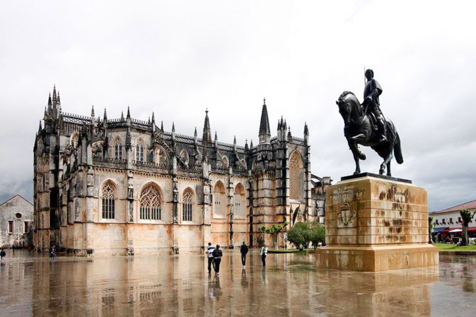 Fatima, Batalha, Nazare, Obidos Private Full Day Tour - Price and logistics: what $377 per group really buys you