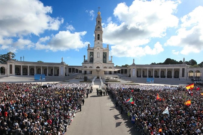 Fatima, Batalha, Nazaré & Óbidos Private Luxury Tour - Price and value: $433.72 per group up to 3