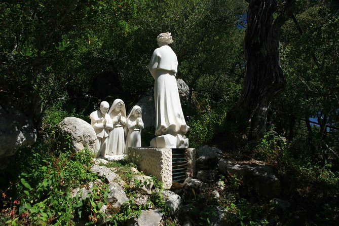 Fatima Experience® - Basilica of the Holy Trinity: guided structure inside a modern face