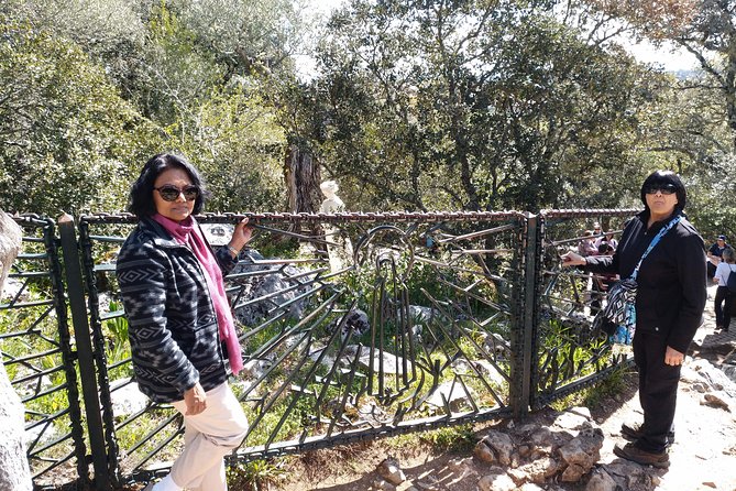 Fatima Experience® - Our Lady of the Rosary Basilica: the key tombs and the emotional center