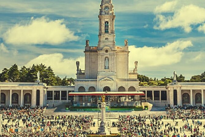 Fátima - Full Day Private Guided Tour from Lisbon by minivan - Lunch isn’t included: how to keep the day comfortable
