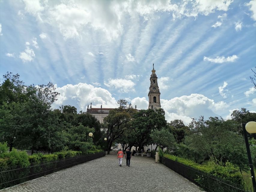 Fatima Full-Day Private Personalized Pilgrimage from Lisbon - Basilica of Our Lady of the Rosary: tombs you can visit on foot