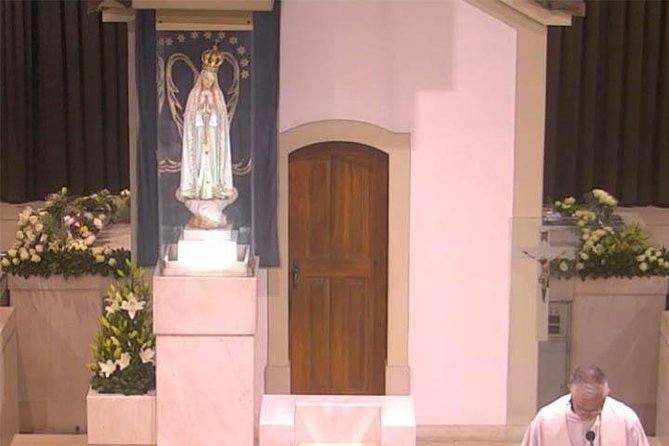 Fátima Message Private Tour with Candle Procession from Lisbon - The shopping stop for blessed objects: small choices, big meaning