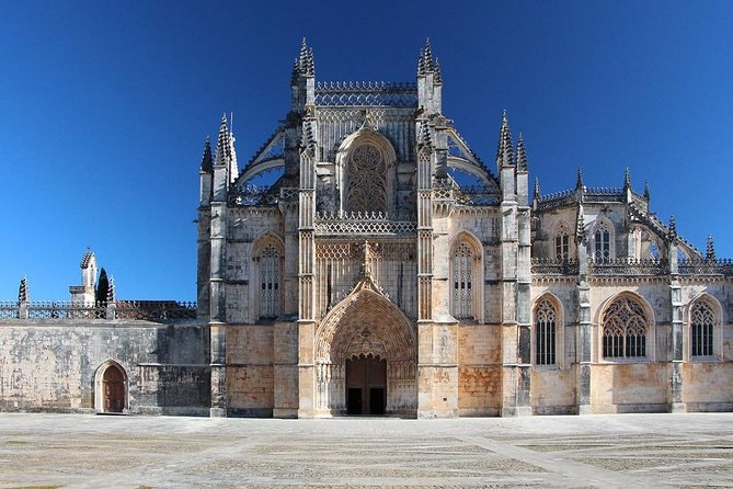 Fatima, Nazaré and Obidos Day Trip from Lisbon - Óbidos Castle and Medieval Lanes: The Perfect Hour for a Wandering Finish