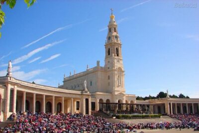 Fátima, Nazaré and Óbidos Private Tour from Lisbon - Price and value: what $240.15 per person is buying