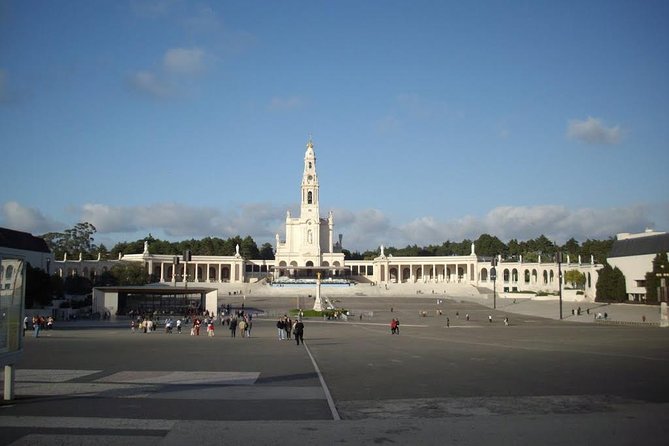 Fátima, Nazaré and Óbidos Private Tour from Lisbon - Óbidos medieval walk plus Castelo de Óbidos time