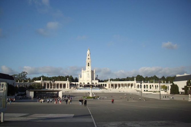 Fátima, Nazaré and Óbidos Small-Group Tour from Lisbon - Inside The Sanctuary: Time, Mass, And A Realistic Pace