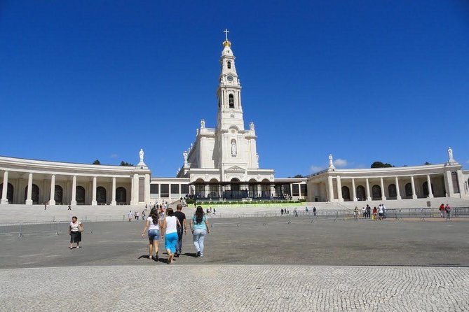 Fátima, Nazaré and Óbidos Small Group Tour from Lisbon - Guide style makes or breaks the long day