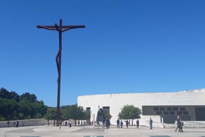 Fatima- Nazare-Obidos private tour from Lisbon or Cascais - Stop 1: Fatima Sanctuary, Chapel of the Aparitions, and the two basilicas
