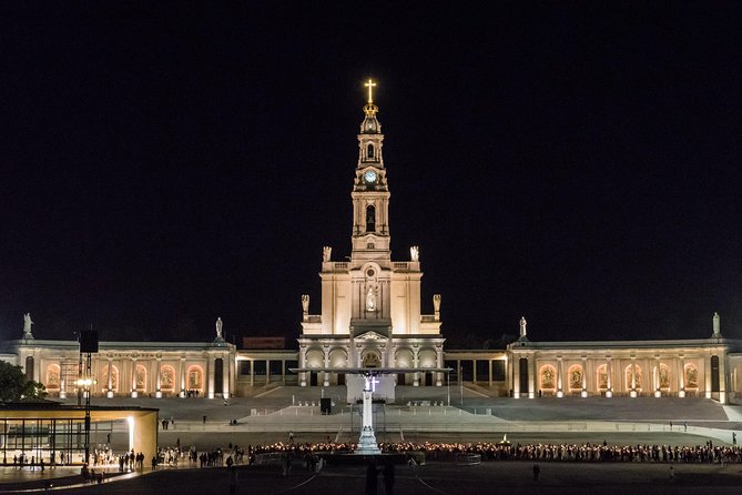 Fatima, Obidos and Nazaré Tour (8 hours) - Fátima: more than a church stop, it’s a whole atmosphere