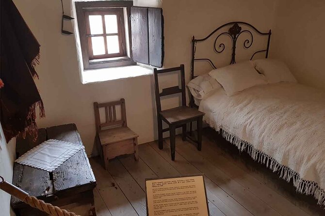 Fatima Private Personalized Half Day Experience from Lisbon - Timing tips that can save your day at the sanctuary