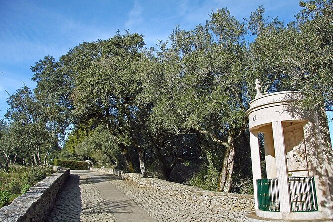Fátima Private Tour - Stop 1: Basilica de Nossa Senhora do Rosário de Fátima (chapel, crematorium, basilica)