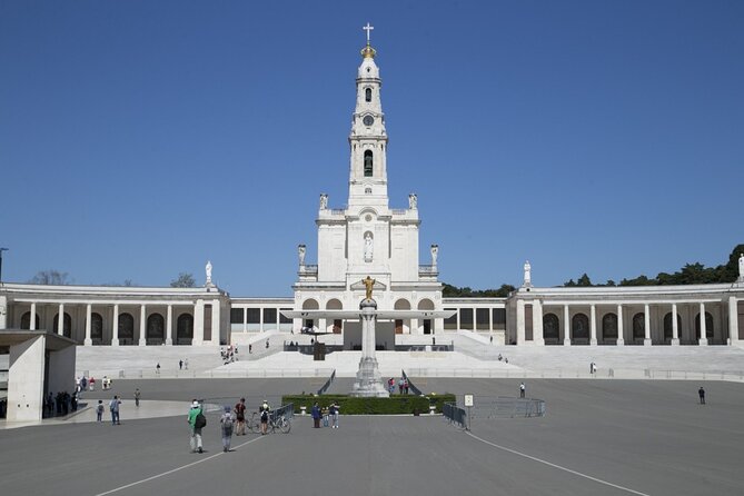 Fátima Private Tour - Stop 3: The offerings factory stop (shopping without the chaos)
