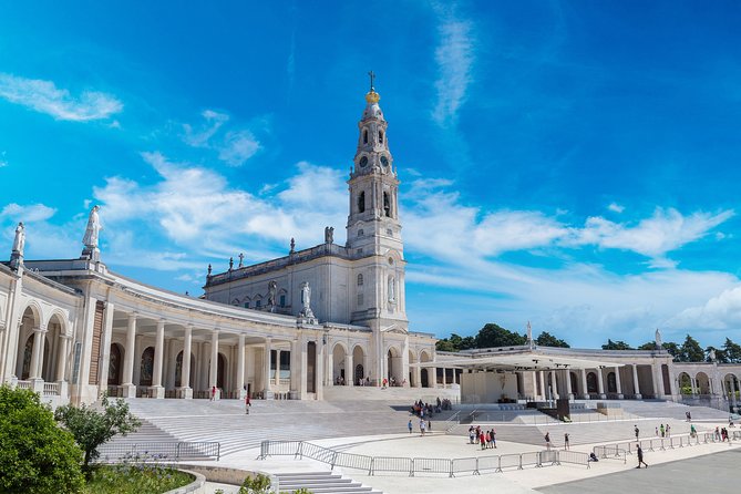 Fátima Private Tour And Batalha Nazaré & Óbidos - Basilica of the Holy Trinity: modern Fátima’s huge white circle