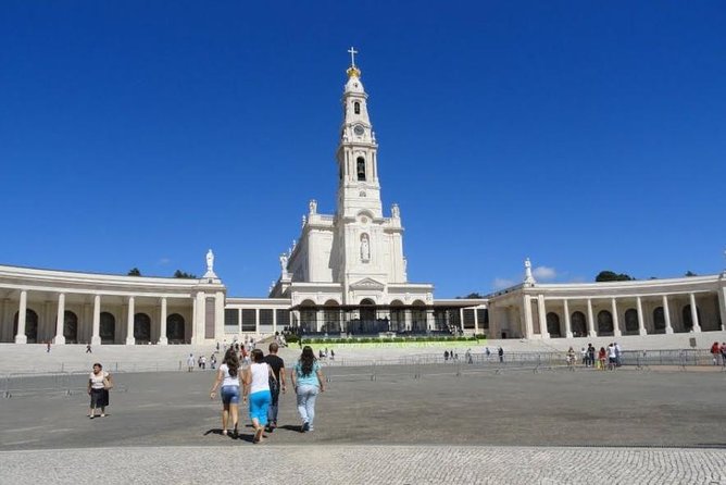 Fatima Sanctuary & Obidos Ancient Village Private Luxury Tour - Stop 2: Nazaré, Author Design, and Fisherman Village Energy (1 Hour)
