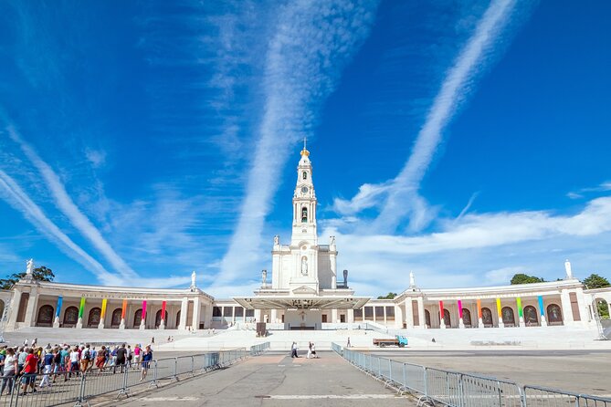 Fatima Sanctuary, Pena Palace & Nazare's Big Wave from Lisbon - Nazaré’s Big-Wave Coast: Golden Beaches and Real Surf Energy