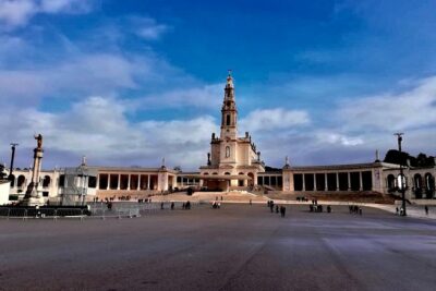 Fatima Tour + Batalha Monastery + Nazareth + Óbidos - Nazaré: Coastal Views and the Real Meaning of Big Waves